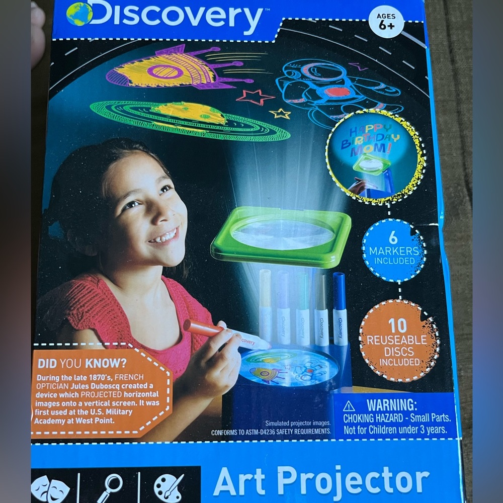 NWT Discovery Art projector